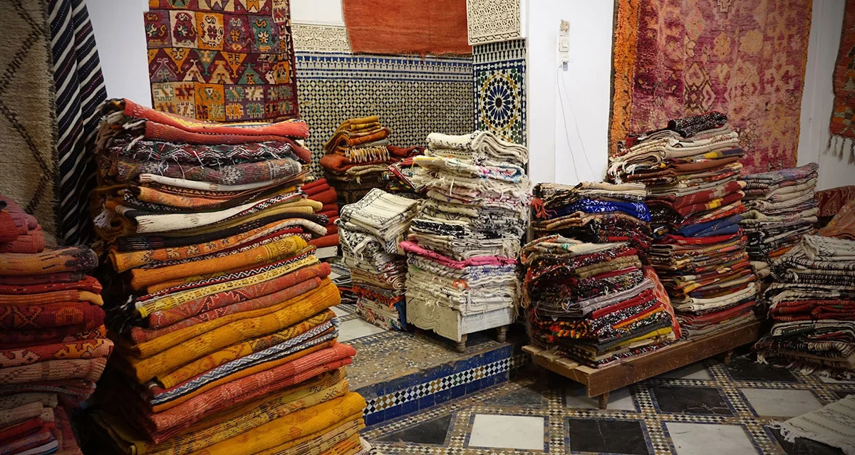 Decoration shopping in Fez: the temptation of Moroccan carpets