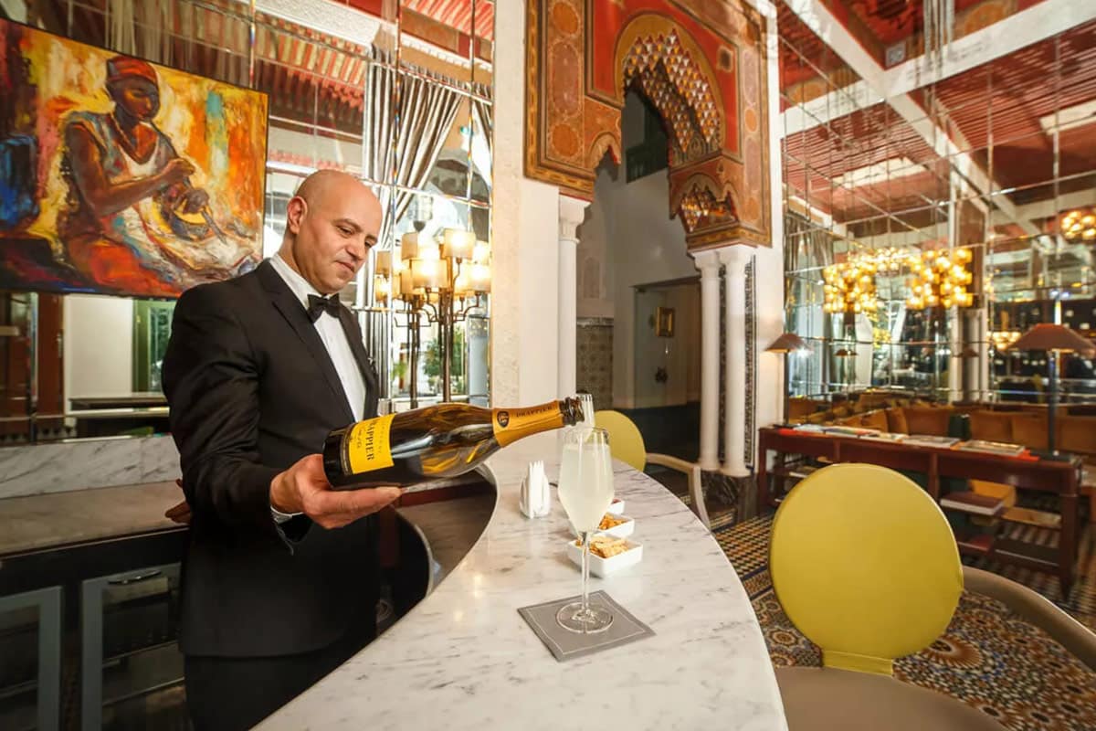 شرفة الأروقة